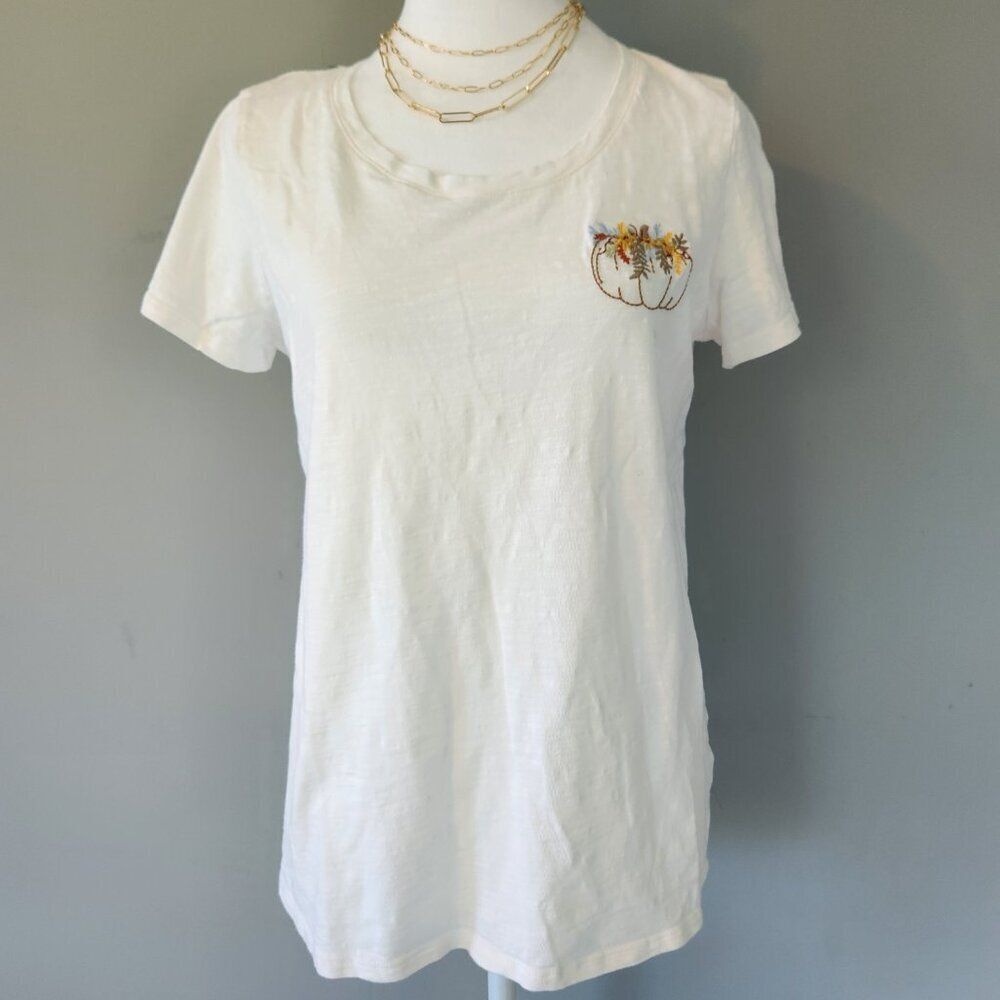 LC White Tee with Embroidered Pumpkin Detail Size Medium